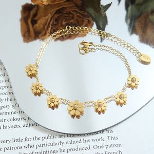 Brazalete de Moda con Flores, Chapado en Oro de 18k, Resistente a la Decoloración, Elegante y Duradero, Joyería para Mujer - Product Image 2