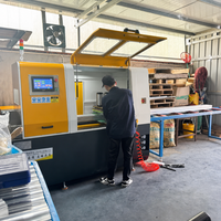 Machine de découpe CNC d'aluminium entièrement automatique à alimentation horizontale pour pièces automobiles, avec lame de scie multi-barres de 550 mm, pour usine de machines