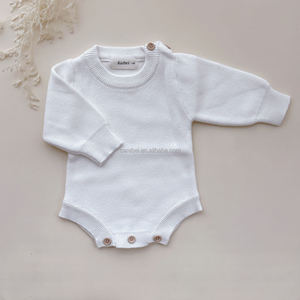 <span class=keywords><strong>Barboteuse</strong></span> tricotée fine <span class=keywords><strong>pour</strong></span> nouveau-né, col boutonné, broderie héritage, tenue de rentrée personnalisable, première tenue, jambes courtes, combinaison tricotée - Product Image 5