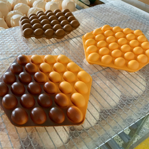 Waffles de burbujas de plástico con forma de abeja, sin crema, sabor chocolate original, con huevo, para exhibición en escaparates de carritos de aperitivos culturales de Hong Kong, utilería de exhibición. - Product Image 5
