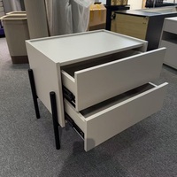 Table de chevet moderne minimaliste à 2 tiroirs, couleur blanc crème, avec bord de table surélevé