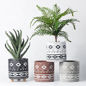 Vaso per Piante AI Cilindrico per Interni ed Esterni con Fori di Drenaggio, Accenti Dipinti Unici, Grigio e Bianco, 5,5 Pollici, <span class=keywords><strong>Vasi</strong></span> <span class=keywords><strong>in</strong></span> <span class=keywords><strong>Cemento</strong></span> Sostenibile per Tutti - Product Image 3