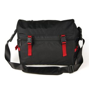 Bolsos cruzados de nailon impermeables deportivos de moda para hombre con logotipo personalizado de verano - Product Image 4