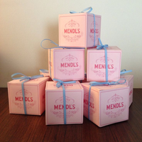 Boîte de gâteau d'anniversaire rose personnalisée de haute qualité de conception gratuite OEM, accepte la personnalisation de toute taille et couleur selon les besoins