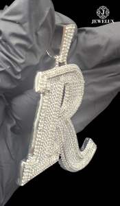 จี้ฮิปฮอปแบบ Iced Out ตัวอักษร R ประดับเพชรเต็มเม็ด งานดีไซน์โดดเด่นจากซัพพลายเออร์อินเดีย ขายดีที่สุด ราคาดีที่สุด - Product Image 3