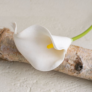 Venta al por mayor realista hecho a mano PU Mini amarillo estambres Artificial Calla Lily flor para la boda y el día de San Valentín - Product Image 6