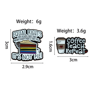 Broche Criativo em Formato de Sanduíche e Café com Citação em Inglês, Acessório Geométrico para Decoração de Roupas e Bolsas - Product Image 4