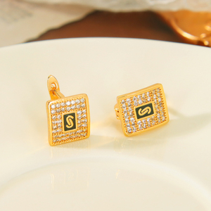 Boucles d'oreilles simples pour femmes, à clipser, étanches, plaquées or 21 carats, zircon, pour un usage quotidien - Product Image 2