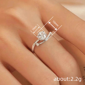 Anello dal Design Elegante Stile Classico per Donne - Product Image 4