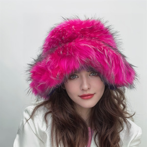 Novo Estilo de Chapéu Feminino de Inverno em Pele Sintética de Guaxinim, Extra Grosso, Outono/Inverno, Estilo Punk Ousado, Chique, Quente e à Prova de Vento para Uso Externo - Product Image 2