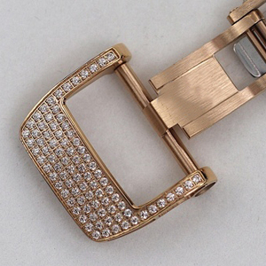 Montre de luxe avec boîtier en forme de baril, onyx noir, index lumineux, fond saphir, fermoir en acier, idéale pour les occasions professionnelles et les soirées. - Product Image 5