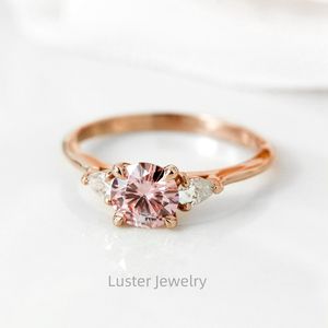 وعد كلاسيكي لامع ذهب/فضي عيار 14 قيراط 6 ألوان مستديرة وردي مويسانيتي ثلاث خواتم خطوبة مويسانيتي حجرية للنساء - Product Image 1