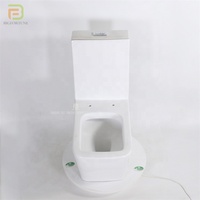 WC monobloc carré contemporain en céramique à chasse directe pour salle de bain, appartement et projets de construction