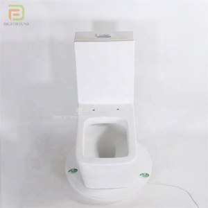 WC monobloc carré contemporain en céramique à chasse directe pour salle de bain, appartement et projets de construction - Product Image 3