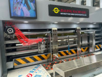 Machine d'impression et de découpe de cartons entièrement automatique 4 couleurs Flexo pour boîtes en carton ondulé