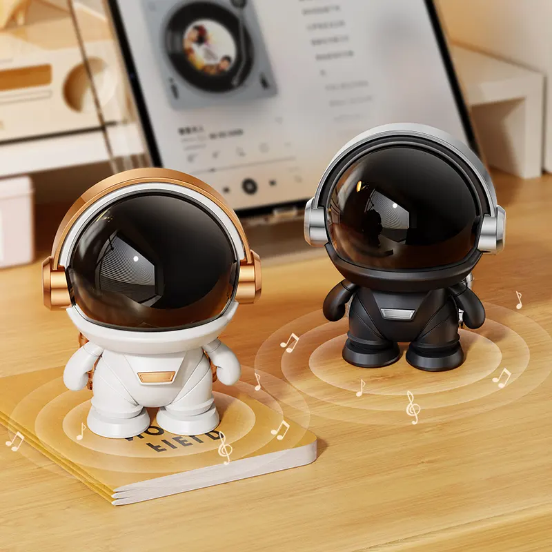 2023 yeni astronot tema stereo kablosuz serin Mini astronot hoparlör LED ışıkları etkisi kapalı ve açık oyun hoparlör