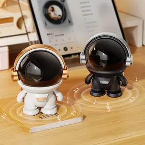 2023 Nieuwe Astronaut Thema Stereo Draadloze Coole Mini Astronaut Speaker Led Lights Effect Binnen En Buiten Gaming Speaker