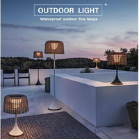 Les lumières solaires faites à la main de patio du rotin LED IP65 imperméabilisent l'éclairage extérieur de lampes d'allée de jardin