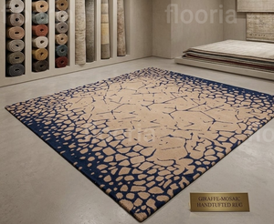 Tapis carré abstrait moderne avec motif craquelé bleu marine et beige, à poils plats, avec envers antidérapant en latex pour salon - Product Image 4