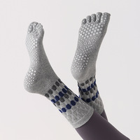 Nouvelles chaussettes de yoga mi-mollet à cinq doigts pour femmes, antidérapantes, sans couture, pour l'entraînement de Pilates et le fitness, antibactériennes, fourniture ODM professionnelle