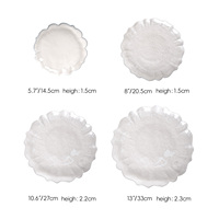 Assiettes de présentation élégantes cannelées transparentes, texture martelée, vente en gros directe usine, pour mariages et banquets