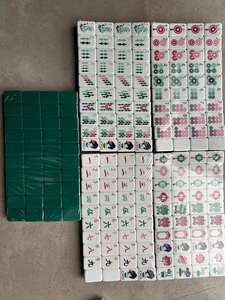 Disponibile, Spedizione Entro 3 Giorni - Set di Tessere Mahjong di Lusso in Acrilico a 4 Strati Anti-Sbiadimento con Incisione Laser, Stile Americano - Product Image 3