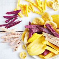 Vente en gros d'usine, fruits mélangés lyophilisés en vrac, mélange de mangue, banane, durian, pomme, fraise, légumes, chips sèches
