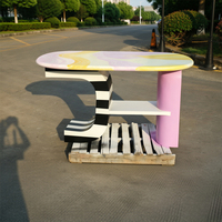 Table d'écriture informatique ovale en résine marbrée dégradée, prête à être expédiée, avec pieds asymétriques irréguliers bicolores, style traditionnel pour salon