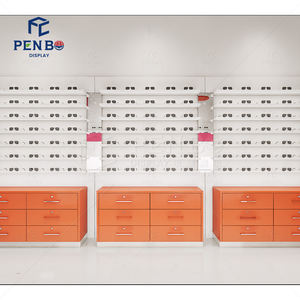 Arredamento Moderno in Legno Massello per Negozi di Ottica, Vetrine e Espositori a Parete per Design di Negozi e Centri Commerciali - Product Image 1