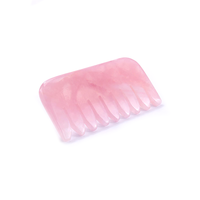 Peigne Gua Sha en Quartz Rose en Gros, Masseur de Cuir Chevelu en Cristal, Peignes Personnalisés en Quartz Rose pour Thérapie SPA Capillaire