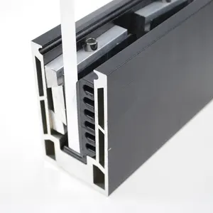 Profilé de garde-corps en aluminium 6063 T5 de l'usine ZHONGLIAN pour balcon et escalier, avec base en U sans cadre - Product Image 1