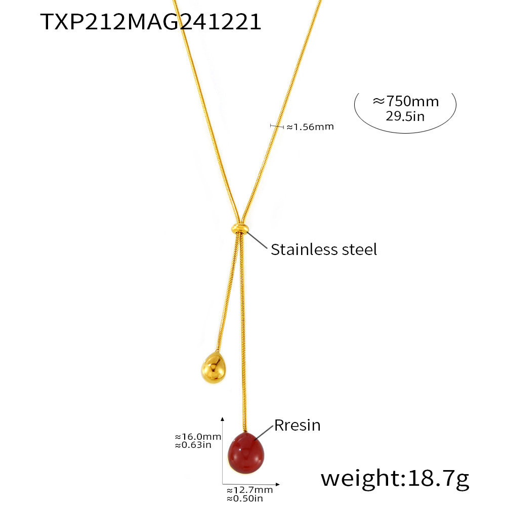 collier en résine rouge
