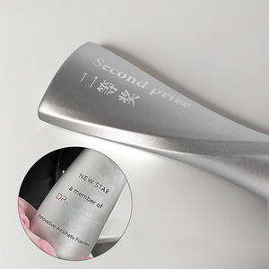 Trofeo de forma personalizada moderno, copa de premio única MVP, primeros premios en oro para regalos empresariales. - Product Image 6
