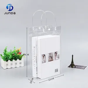 Çin özel şeffaf pvc düğmesi tuvalet çantası fermuar olmadan şeffaf PVC çanta kolu ile hediye keseleri