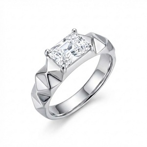 Anillo de Compromiso de Moissanita, Color D, VVS1, Corte Brillante, Piedra Principal AAAAA, Detalles de Circonita, Plata de Ley 925, Chapado en Oro de 14K - Product Image 1