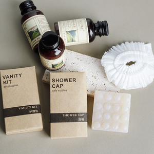 Fournitures hôtelières Ensemble de produits de toilette en bambou écologiques personnalisés Boîte en papier kraft jetable pour les clients de l'hôtel Trousse dentaire Bonnet de douche - Product Image 5
