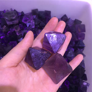 Bella <span class=keywords><strong>pietra</strong></span> di ottaedro di cristallo di quarzo <span class=keywords><strong>Fluorite</strong></span> viola roccia naturale per la decorazione domestica - Product Image 4