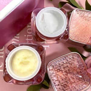 ครีมบำรุงผิวหน้าออร์แกนิค ลดเลือนริ้วรอย ช่วยให้ผิวขาวกระจ่างใส พร้อมมอบความชุ่มชื้น - Product Image 2