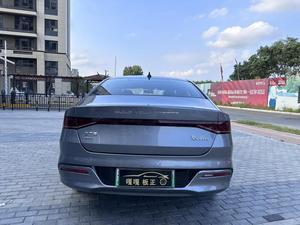 Qin PLUS <span class=keywords><strong>DM</strong></span> Modèle 2023 Édition Champion <span class=keywords><strong>DM</strong></span>-i 55KM Autonomie NEDC 501-600km Moteur 100-150kW Gris Foncé Extérieur Couleurs de Lumière Bicolores - Product Image 6