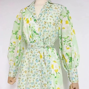 Mùa hè hoa-in v-cổ ăn mặc phổ biến giản dị kỳ nghỉ phong cách dài tay vòng eo tự nhiên dệt logo nút thắt lưng kỹ thuật số - Product Image 3