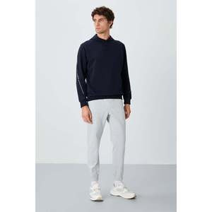 Pantalon de survêtement gris texturé pour homme, coupe standard, taille élastique, respirant, décontracté - Product Image 4