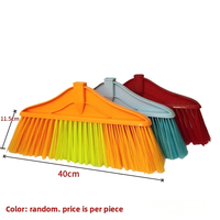 Balai en plastique durable effet soie glacée avec manche en bois et poils à dents moyennes pour usage domestique et extérieur, vente en gros