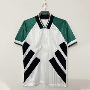 Hochwertige 100% Polyester Premium Atmungsaktive Schnelltrocknende Kurzarm Retro Fußballtrikots Anpassbar Direkt vom Hersteller - Product Image 1