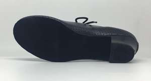 รองเท้าเต้นรำบอลรูมและลาตินสำหรับผู้หญิง หนังแท้ คุณภาพสูงระดับมืออาชีพ สีไอวอรี่และสีดำ หัวปิด ดีไซน์ทันสมัย - Product Image 4