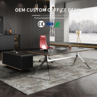 Bureau de direction de luxe avec ports USB intégrés, rangement dissimulé, design moderne, bureau de direction pour patron