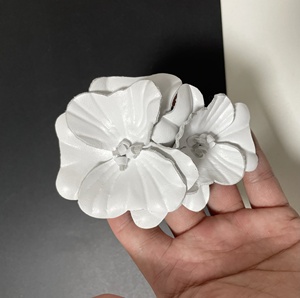 High-End 9x7cm Saco De Couro Elegante Clipe De Cabelo Sapato Broche Pequeno Perfumado Flor Broche Titular Buckle Encerramento Jóias Container - Product Image 1