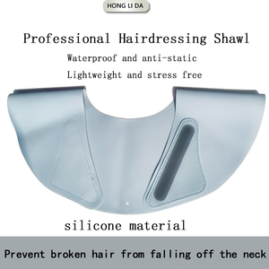 Cape <span class=keywords><strong>de</strong></span> coiffure en silicone, antiadhésive, imperméable, antistatique, grise, logo personnalisé. Coussin <span class=keywords><strong>de</strong></span> protection pour les épaules pour la <span class=keywords><strong>coupe</strong></span> <span class=keywords><strong>de</strong></span> <span class=keywords><strong>cheveux</strong></span> professionnelle en salon - Product Image 2