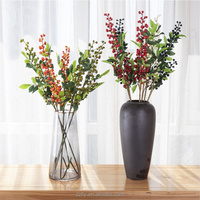 6 stuks kerstbessentakken met groene bladeren, rood wit blauwe bessen, takken voor thuisvakantiedecoratie