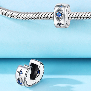 เครื่องประดับทองเหลืองสีขาวชิ้นสุดหรูหรา ประดับด้วยจี้รูปดาว นี่คือเครื่องประดับข้อมือสำหรับผู้หญิงที่มีสไตล์ - Product Image 5