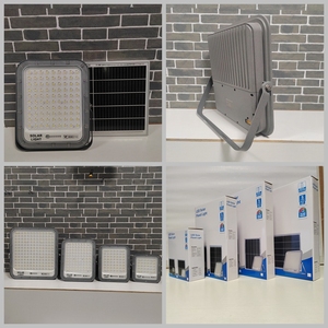 Luminaires solaires LED haute puissance pour stade 400W 600W 800W IP65 Projecteurs extérieurs en aluminium 2 panneaux solaires pour utilisation en jardin - Product Image 2
